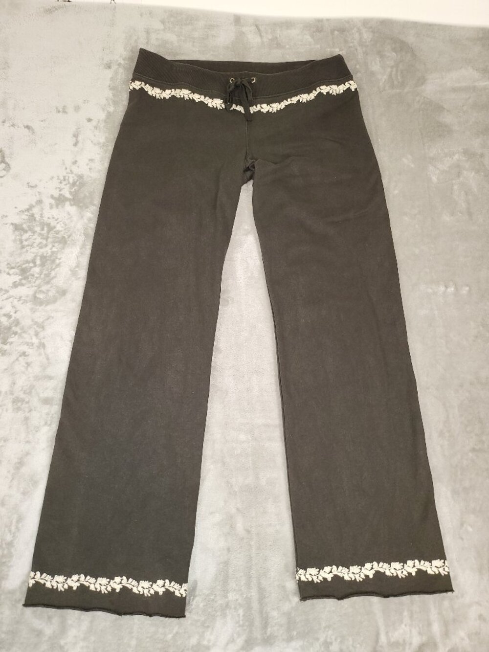 LUCKY BRAND Charcoal Ivory Floral Embroidered Sweatpants Lounge Pants Size M Y2K